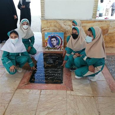 حضور در گلزار شهدا با دانش آموزان