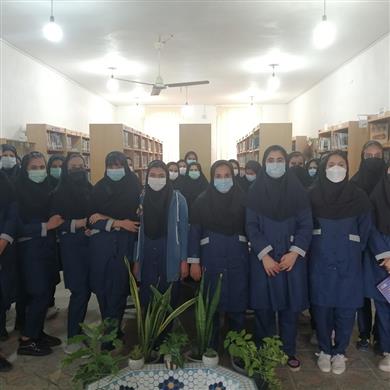 حضور دانش آموزان در کتابخانه