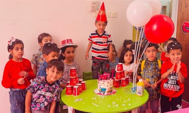 جشن تولد اعضاء در کتابخانه